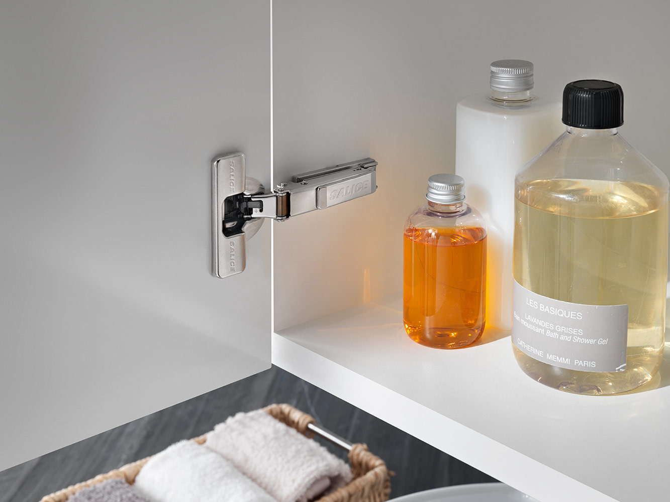 999_z_hinges-soft-close-silentia-plus-IMG-H-04 - salice hinge in a bathroom cabinet